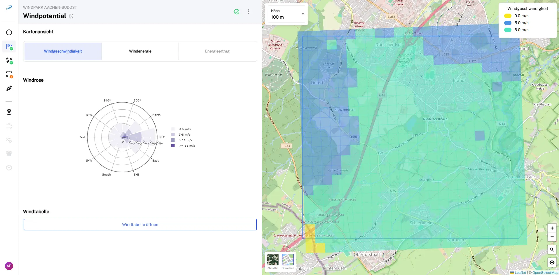 Windpotenzial-Analyse mit Windrose und farbcodierter Windgeschwindigkeit auf der Karte